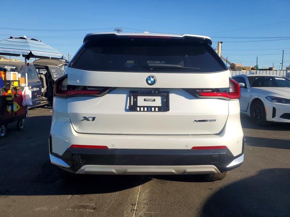 72566996 :رقم المزاد ، WBX73EF09P5V72291 vin ، 2023 Bmw X1 مزاد بيع