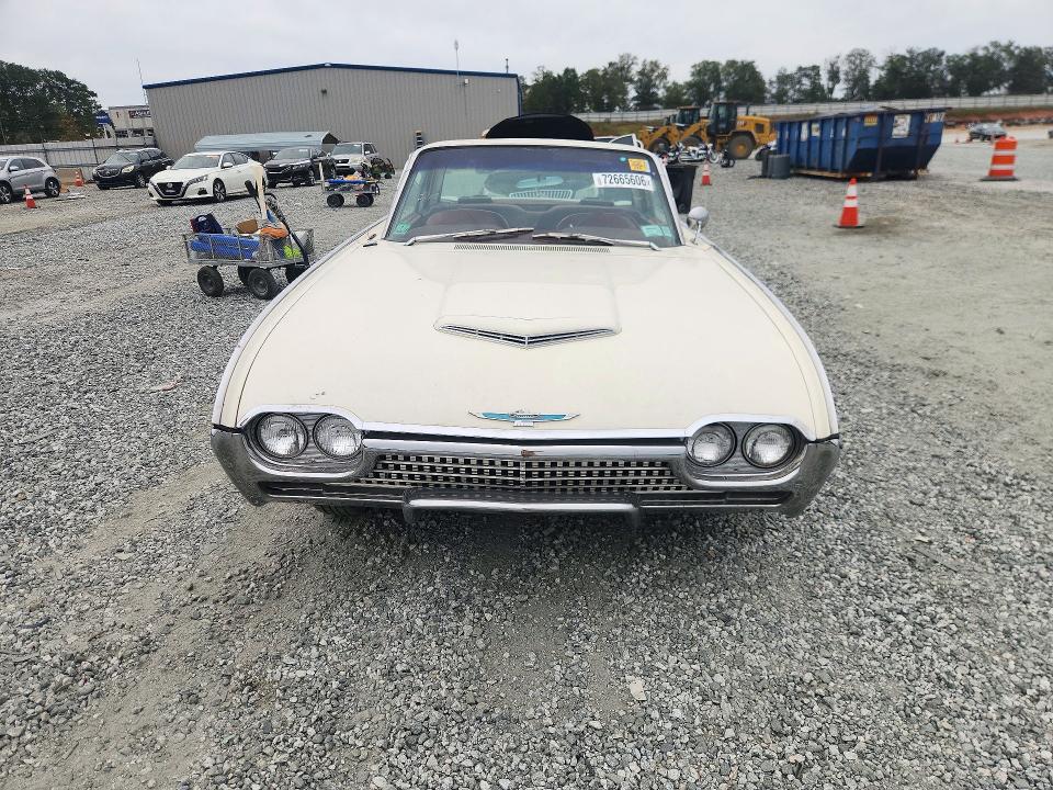 72665606 :رقم المزاد ، 2Y83Z111188 vin ، 1962 Ford Thundrbird مزاد بيع