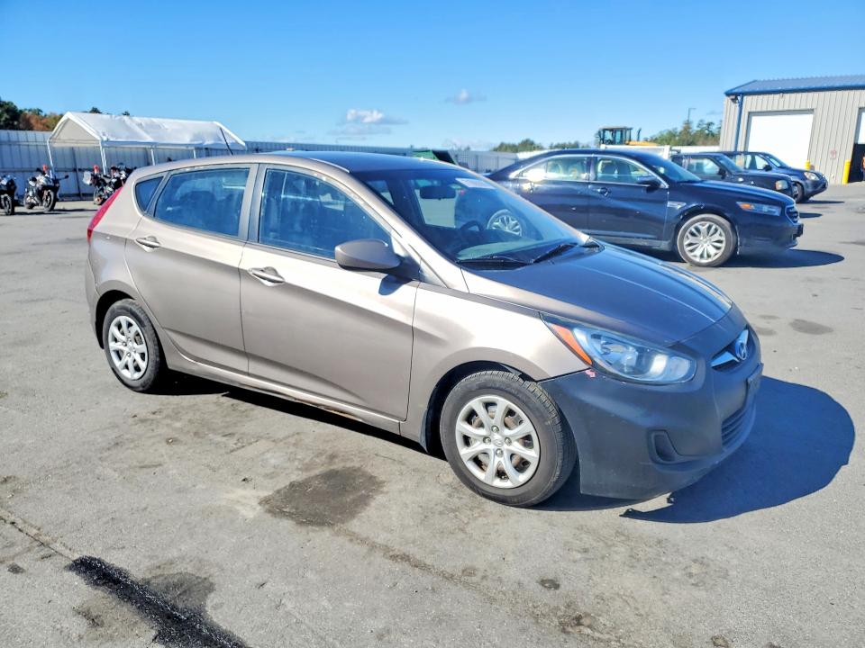 2013 Hyundai Accent მანქანა იყიდება აუქციონზე, vin: KMHCT5AE2DU118461, აუქციონის ნომერი: 71665596