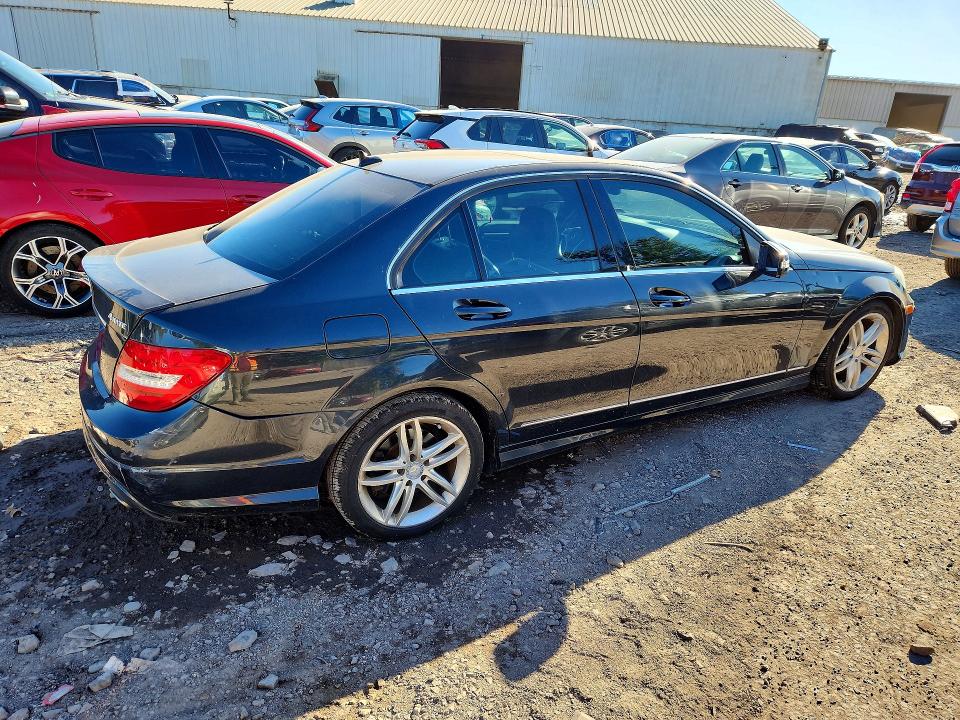 2013 Mercedes-benz C მანქანა იყიდება აუქციონზე, vin: WDDGF8AB9DR250839, აუქციონის ნომერი: 71622726