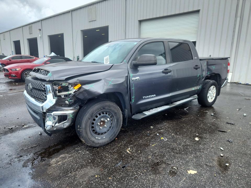 71800636 :رقم المزاد ، 5TFEY5F10JX243442 vin ، 2018 Toyota Tundra مزاد بيع