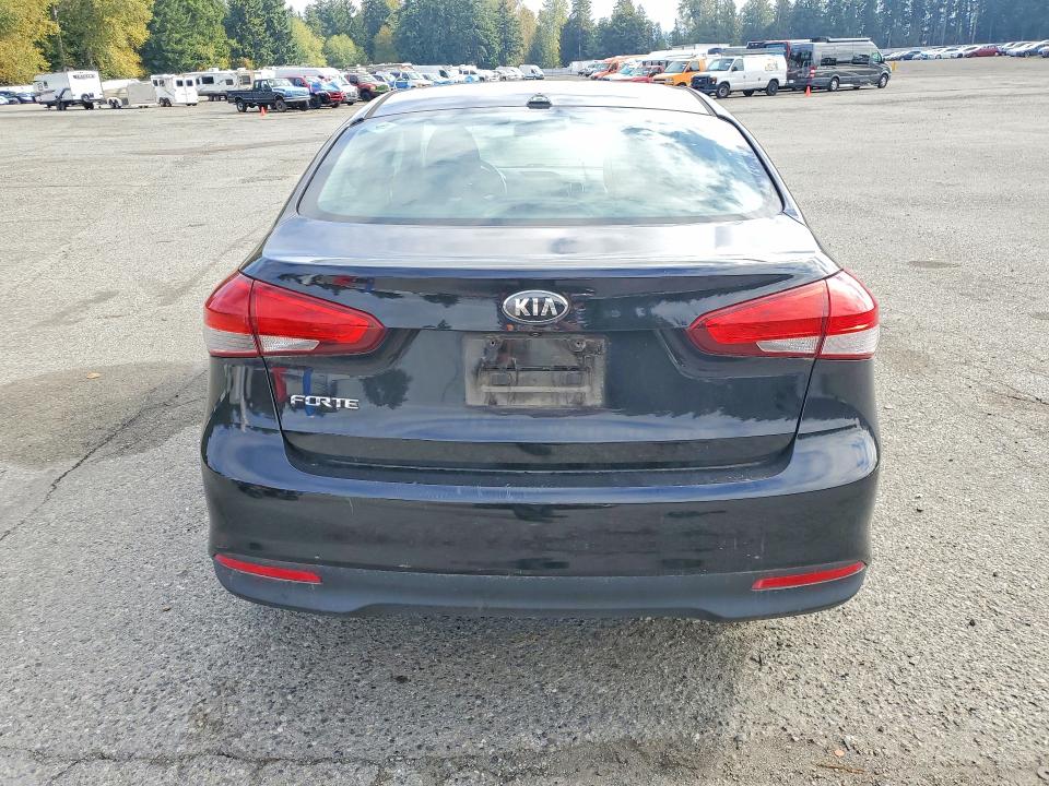 2018 Kia Forte მანქანა იყიდება აუქციონზე, vin: 3KPFK4A79JE268741, აუქციონის ნომერი: 71490146
