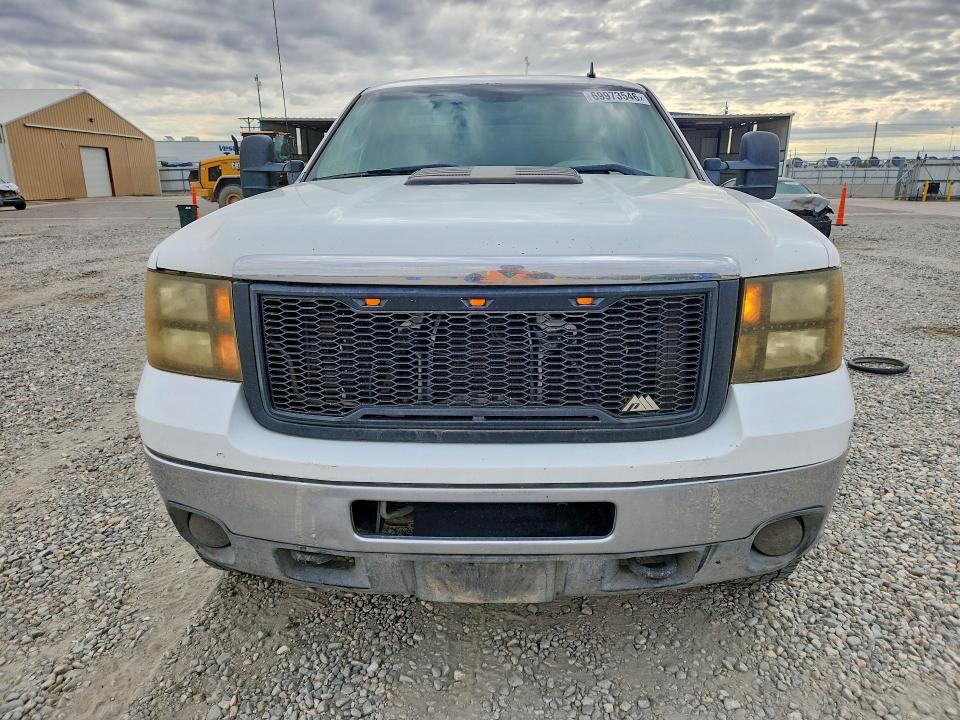 69973546 :رقم المزاد ، 1GT423C8XBF108415 vin ، 2011 Gmc Sierra مزاد بيع