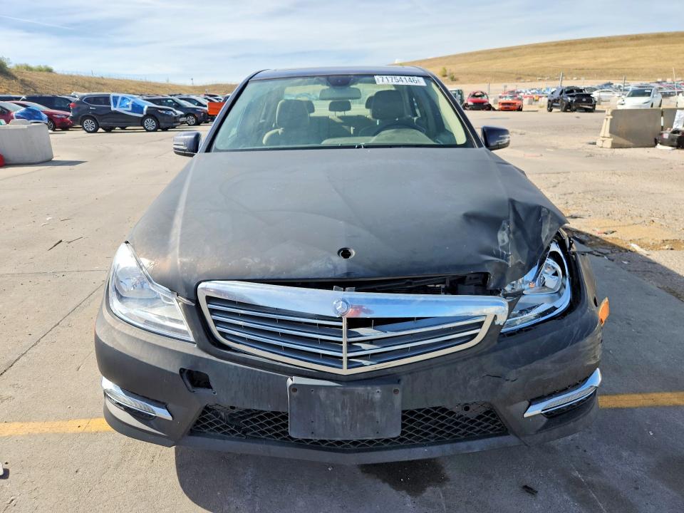2013 Mercedes-benz C მანქანა იყიდება აუქციონზე, vin: WDDGF8AB4DR245046, აუქციონის ნომერი: 71754146
