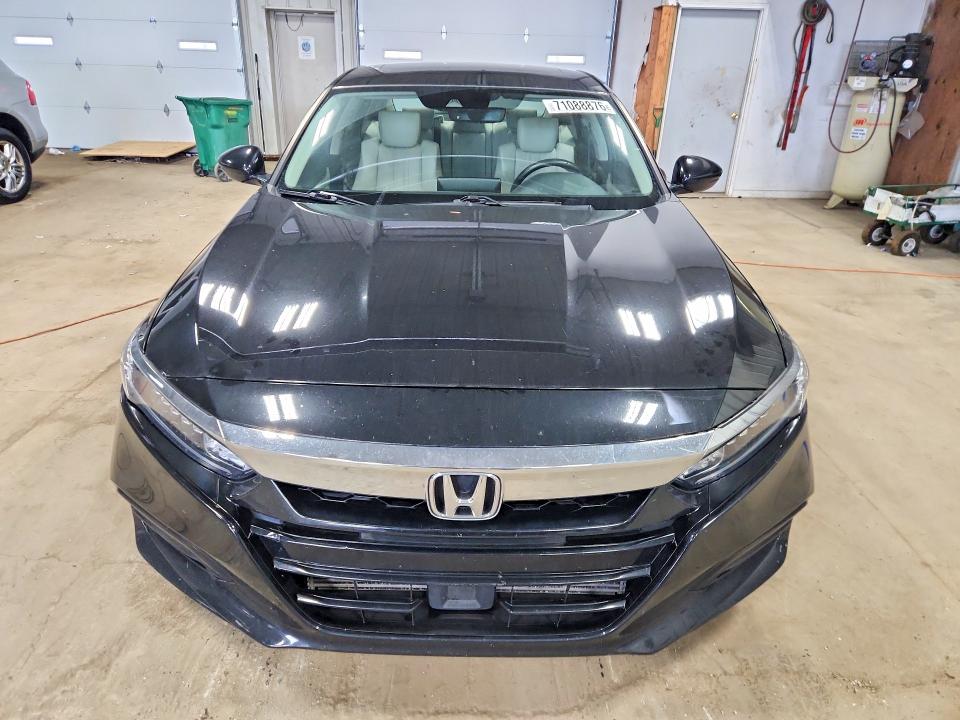 71088876 :رقم المزاد ، 1HGCV1F52JA064707 vin ، 2018 Honda Accord مزاد بيع