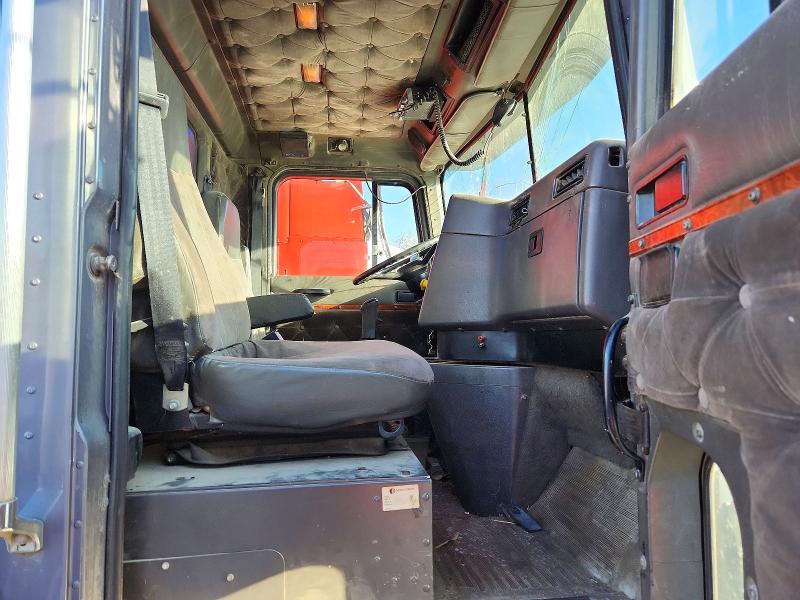 73107106 :رقم المزاد ، 2HSFMAHR1TC052667 vin ، 1996 International 9200 مزاد بيع
