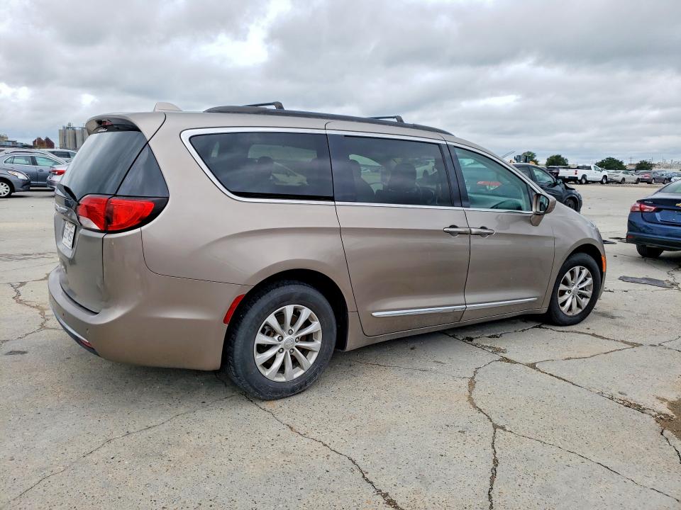 Продажа на аукционе авто 2017 Chrysler Pacifica, vin: 2C4RC1BG5HR569474, номер лота: 70603326