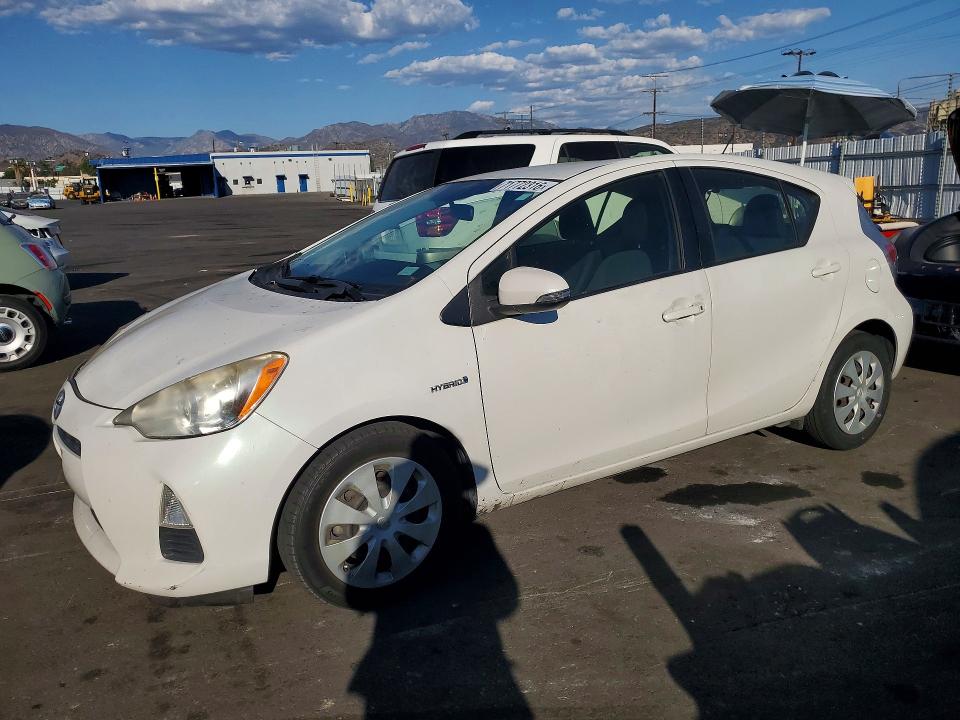 2012 Toyota Prius C მანქანა იყიდება აუქციონზე, vin: JTDKDTB37C1015681, აუქციონის ნომერი: 71772316