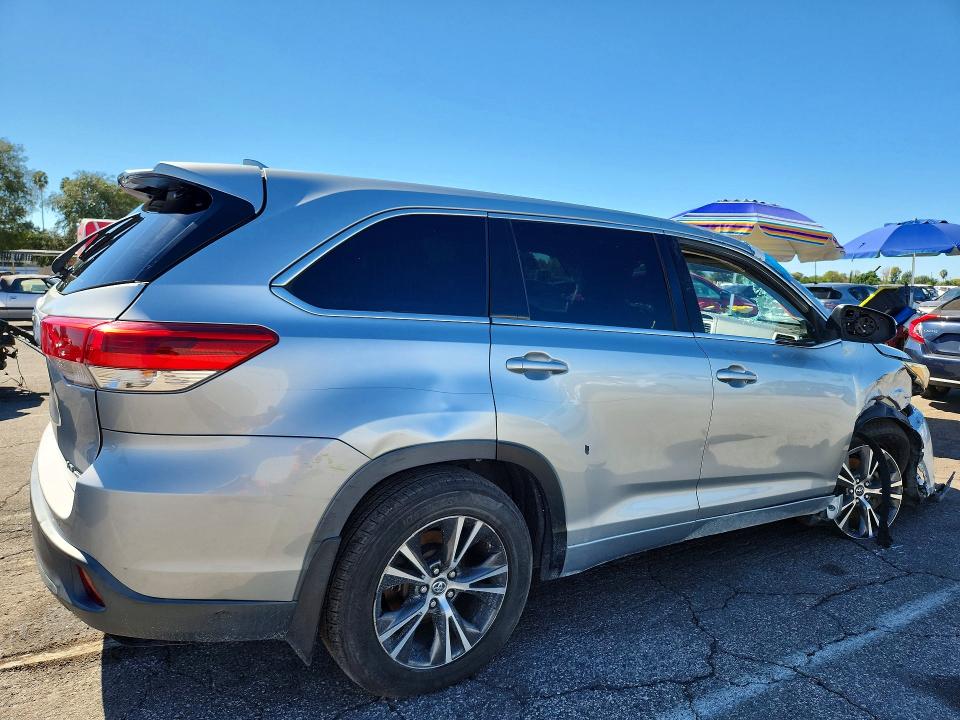 Продажа на аукционе авто 2018 Toyota Highlander, vin: 5TDBZRFH8JS807414, номер лота: 71847046
