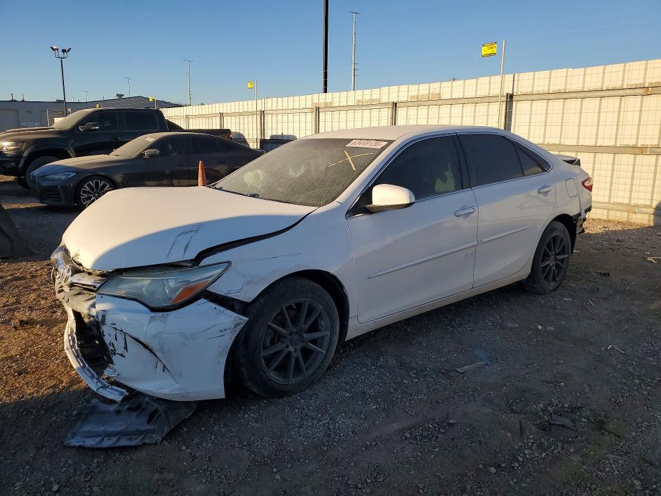63449136 :رقم المزاد ، 4T1BF1FKXGU532697 vin ، 2016 Toyota Camry مزاد بيع