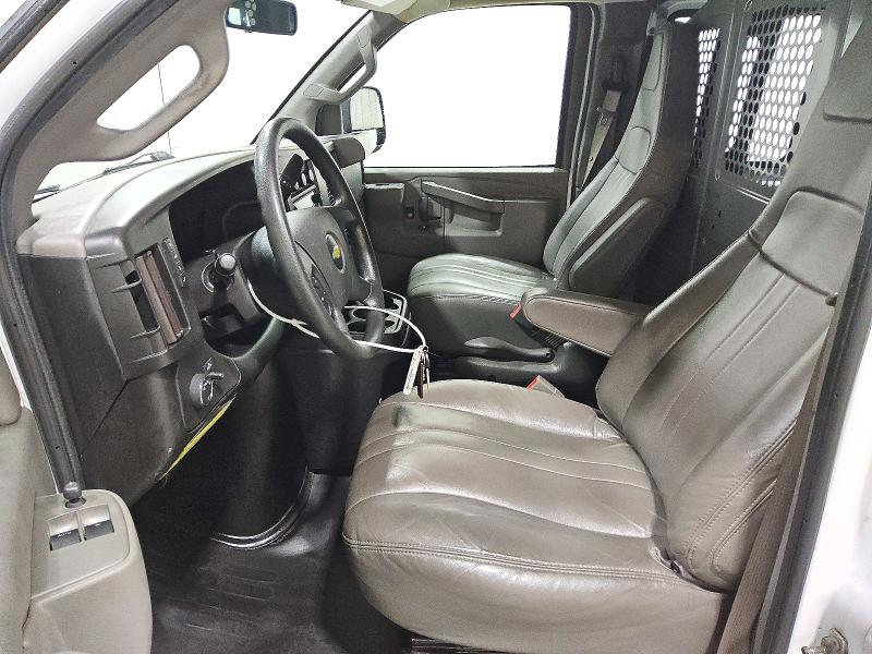 71805056 :رقم المزاد ، 1GCWGAFP8N1217250 vin ، 2022 Chevrolet Express G2500 مزاد بيع