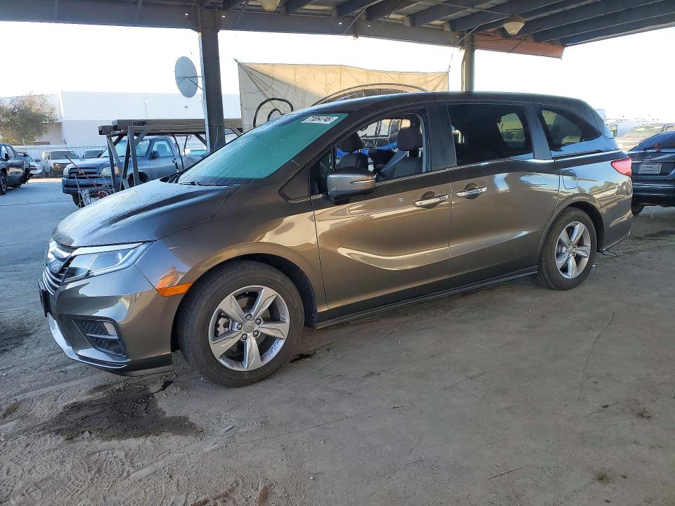 71854746 :رقم المزاد ، 5FNRL6H5XJB104399 vin ، 2018 Honda Odyssey مزاد بيع