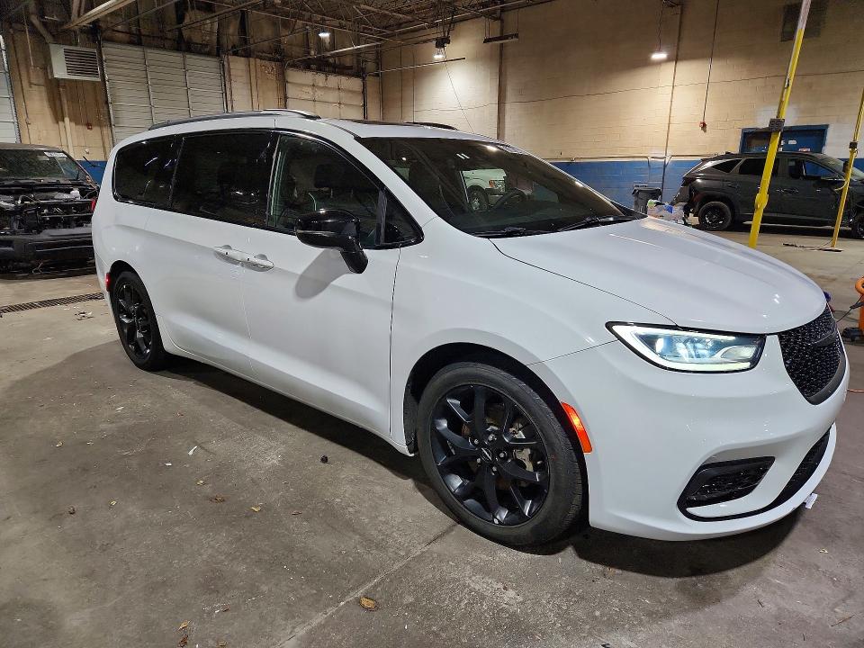 Продажа на аукционе авто 2025 Chrysler Pacifica, vin: 2C4RC1GG3SR529409, номер лота: 71401046