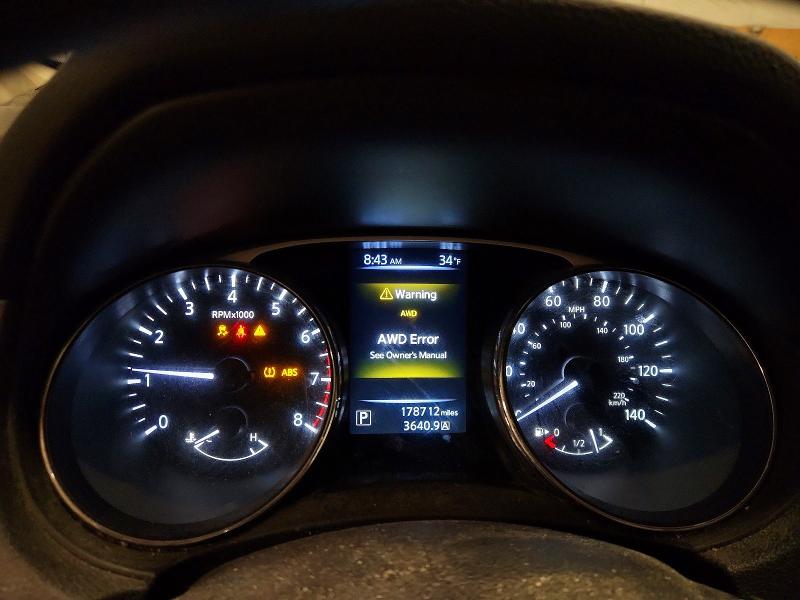 2015 Nissan Rogue მანქანა იყიდება აუქციონზე, vin: 5N1AT2MV8FC818320, აუქციონის ნომერი: 71432736
