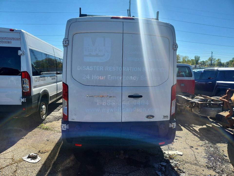 71389276 :رقم المزاد ، 1FTNR2CM2FKA03369 vin ، 2015 Ford Transit مزاد بيع