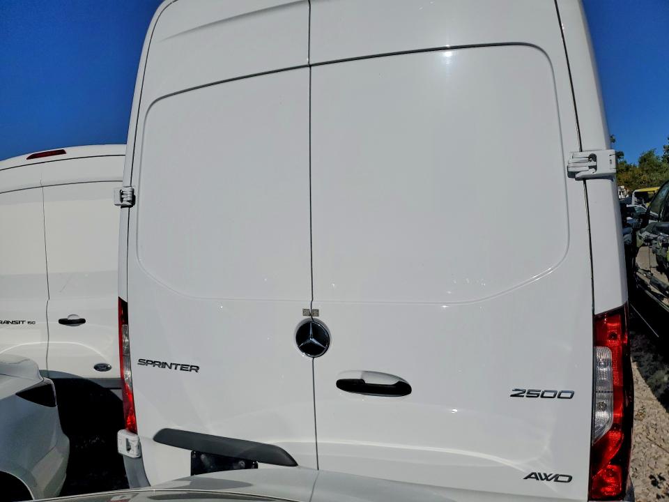67718696 :رقم المزاد ، W1Y4NDVY0PT123472 vin ، 2023 Mercedes-benz Sprinter مزاد بيع