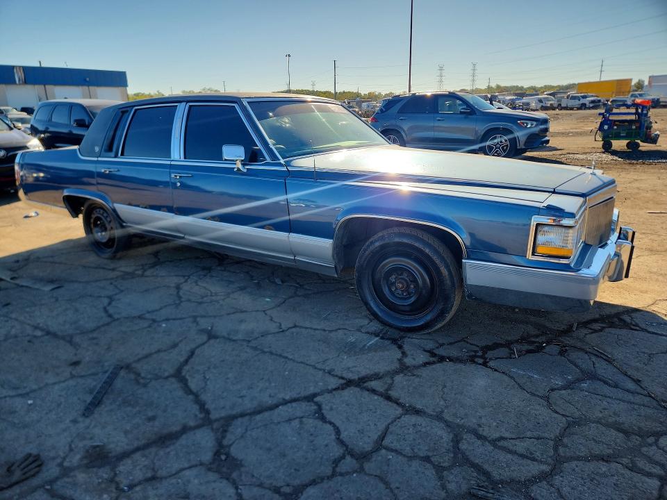 71136206 :رقم المزاد ، 1G6DW54E8NR700468 vin ، 1992 Cadillac Brougham مزاد بيع
