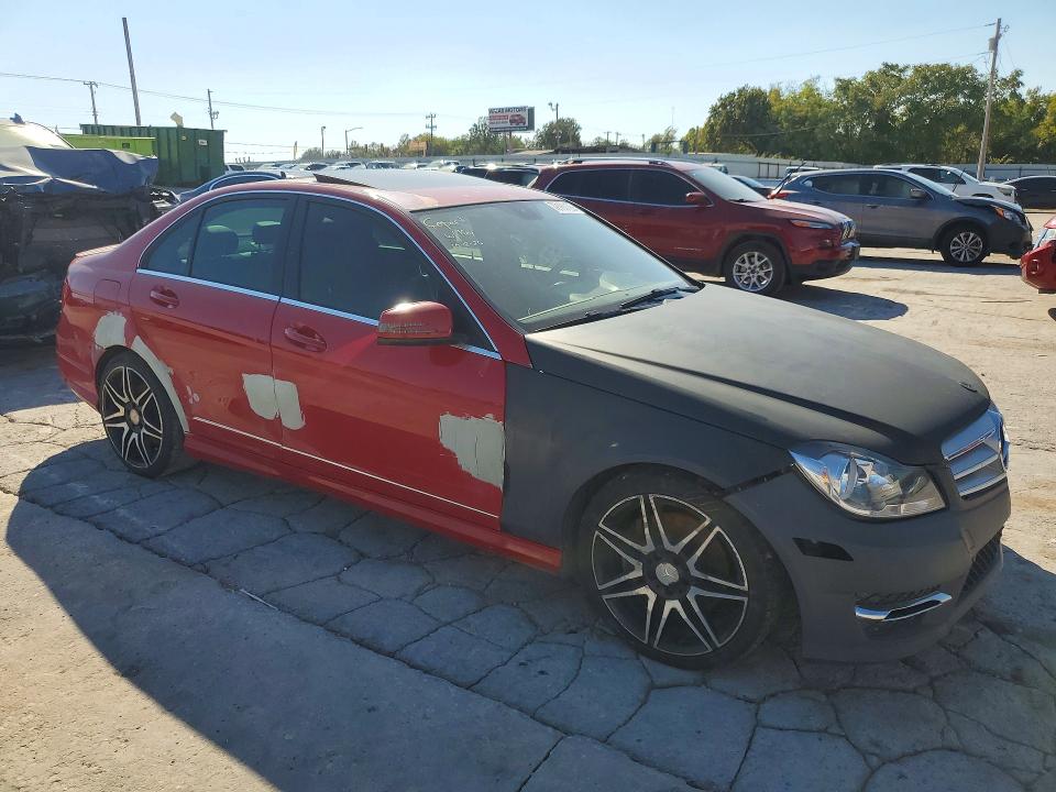 Продажа на аукционе авто 2013 Mercedes-benz C, vin: WDDGF5HB0DA863595, номер лота: 72180106