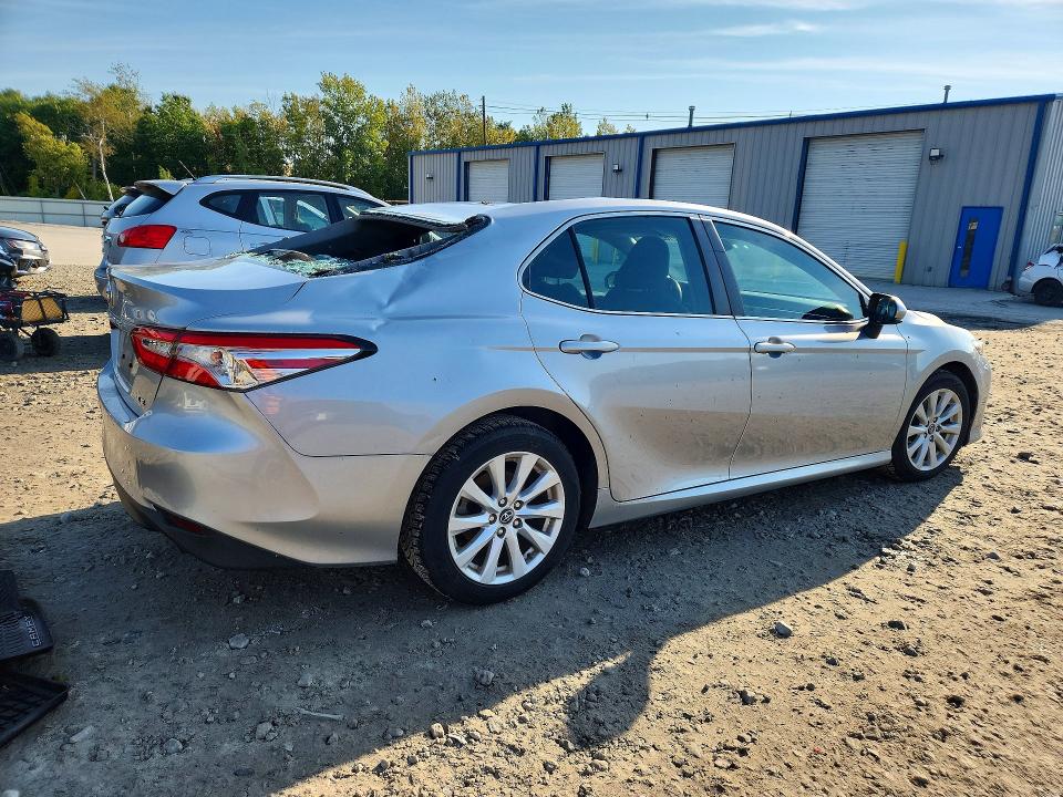 Продажа на аукционе авто 2018 Toyota Camry, vin: 4T1B11HK3JU106076, номер лота: 71623036