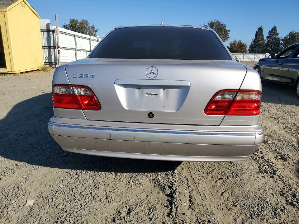72201606 :رقم المزاد ، WDBJF65J82B464005 vin ، 2002 Mercedes-benz E مزاد بيع