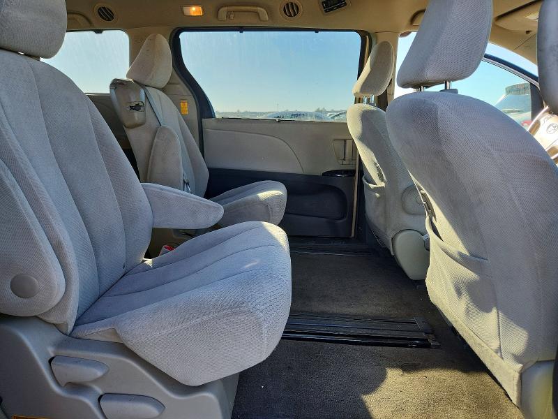 71502826 :رقم المزاد ، 5TDKK3DC8ES406895 vin ، 2014 Toyota Sienna مزاد بيع