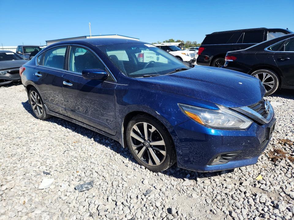 2017 Nissan Altima მანქანა იყიდება აუქციონზე, vin: 1N4AL3AP1HC209708, აუქციონის ნომერი: 71598756