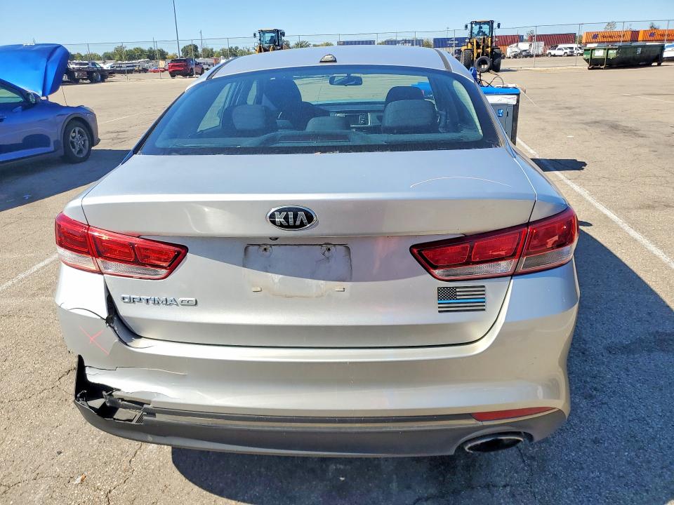 2016 Kia Optima მანქანა იყიდება აუქციონზე, vin: 5XXGT4L39GG023823, აუქციონის ნომერი: 70504146