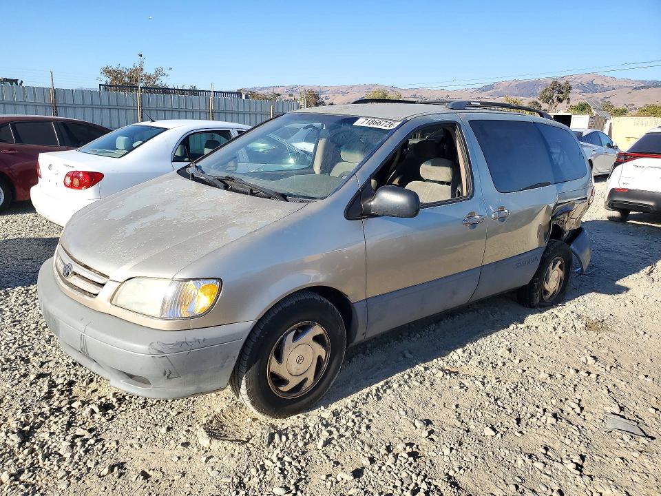 2001 Toyota Sienna მანქანა იყიდება აუქციონზე, vin: 4T3ZF13CX1U351075, აუქციონის ნომერი: 71866726