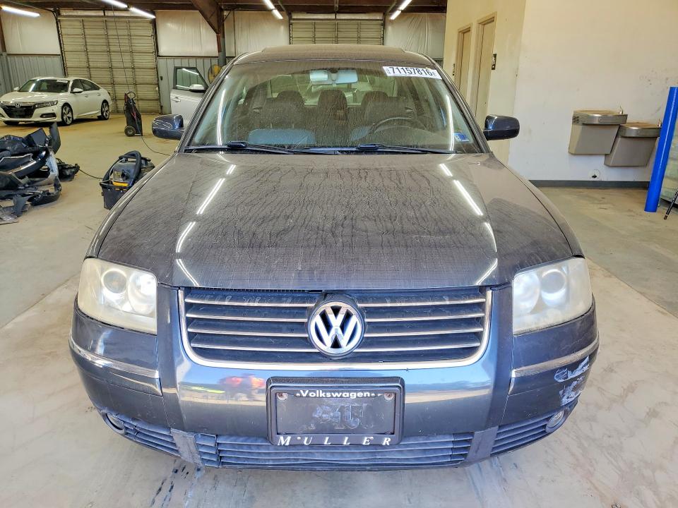 71157816 :رقم المزاد ، WVWPD63B01P280594 vin ، 2001 Volkswagen Passat مزاد بيع