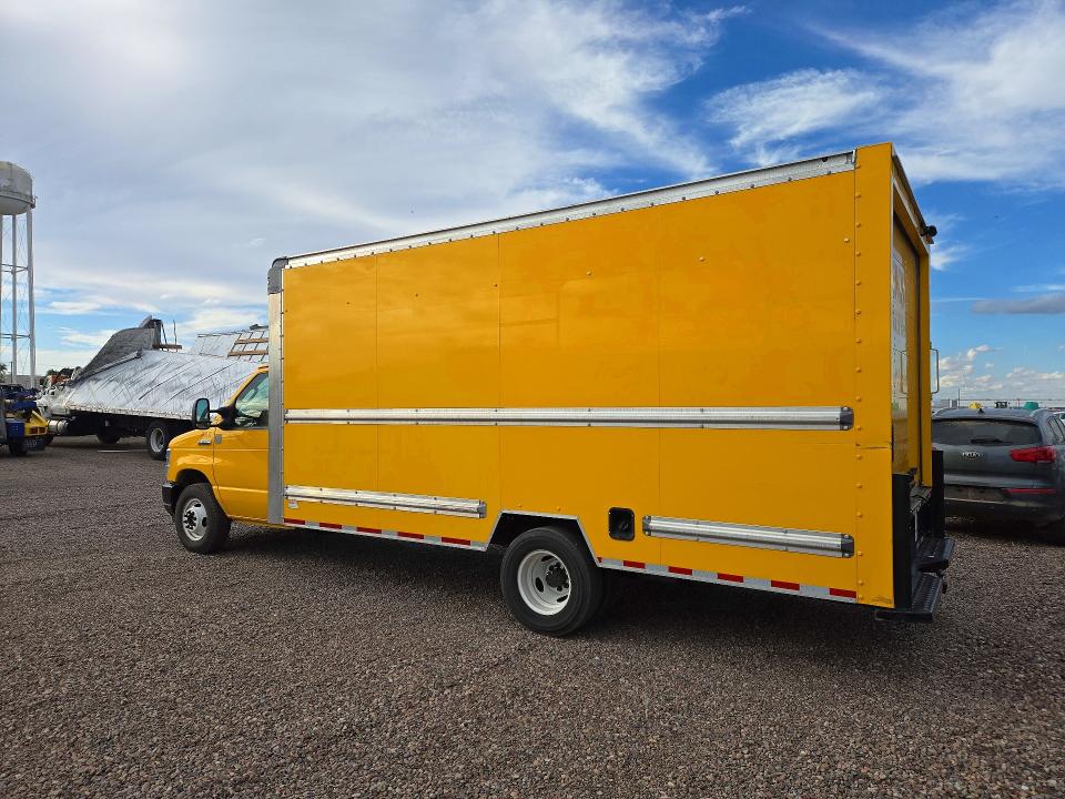 2022 Ford Econoline მანქანა იყიდება აუქციონზე, vin: 1FDWE3FN9NDC14545, აუქციონის ნომერი: 72261556