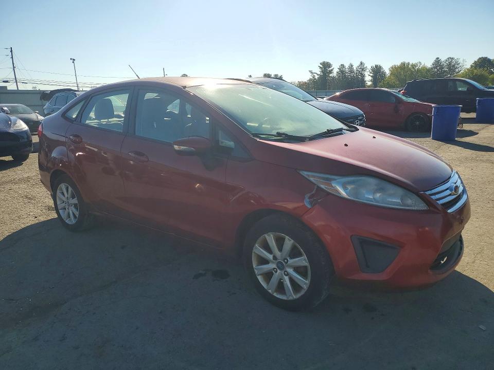 71828606 :رقم المزاد ، 3FADP4BJ2DM202969 vin ، 2013 Ford Fiesta مزاد بيع