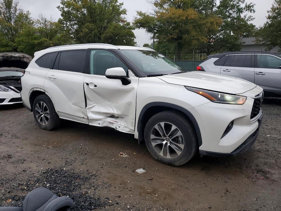 71007926 :رقم المزاد ، 5TDGZRBH6MS122957 vin ، 2021 Toyota Highlander مزاد بيع