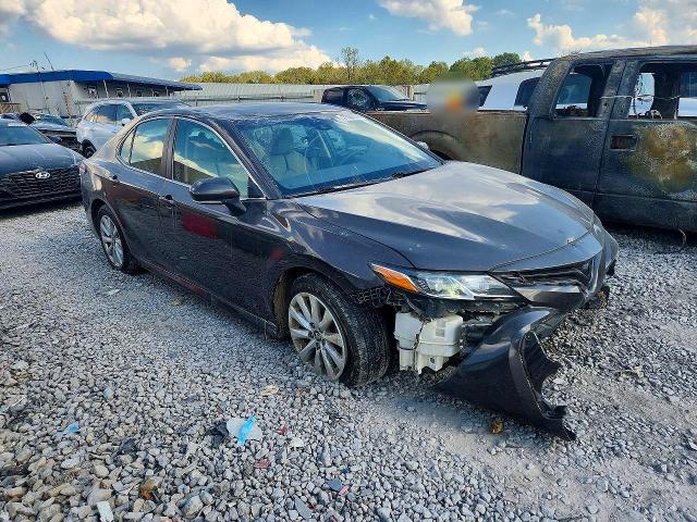 71187246 :رقم المزاد ، 4T1B11HK1JU111700 vin ، 2018 Toyota Camry مزاد بيع