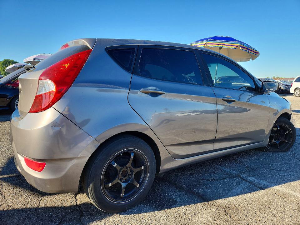 71428976 :رقم المزاد ، KMHCT5AE4HU359797 vin ، 2017 Hyundai Accent مزاد بيع