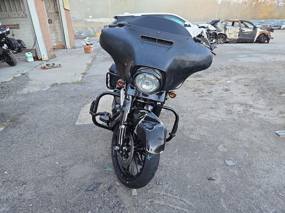73361136 :رقم المزاد ، 1HD1KRC15JB682501 vin ، 2018 Harley-davidson Flhxs مزاد بيع