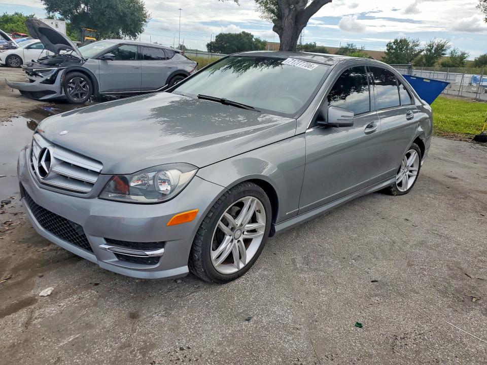 71777706 :رقم المزاد ، WDDGF4HB9DR300282 vin ، 2013 Mercedes-benz C مزاد بيع