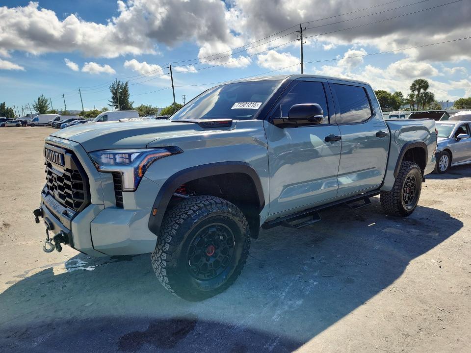 Продажа на аукционе авто 2022 Toyota Tundra, vin: 5TFPC5DB7NX011428, номер лота: 71901816