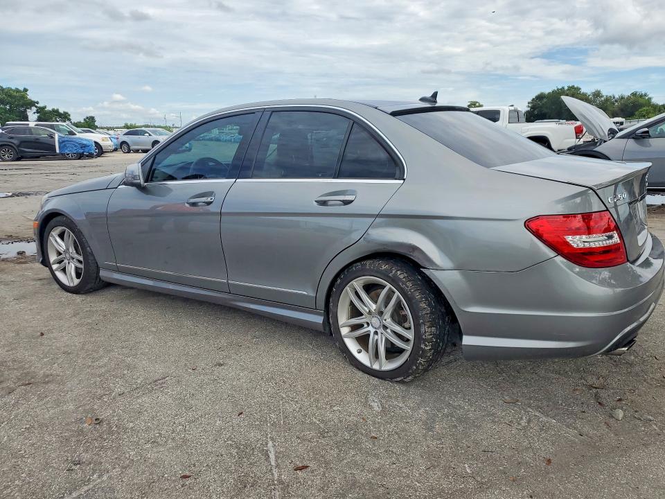 71777706 :رقم المزاد ، WDDGF4HB9DR300282 vin ، 2013 Mercedes-benz C مزاد بيع