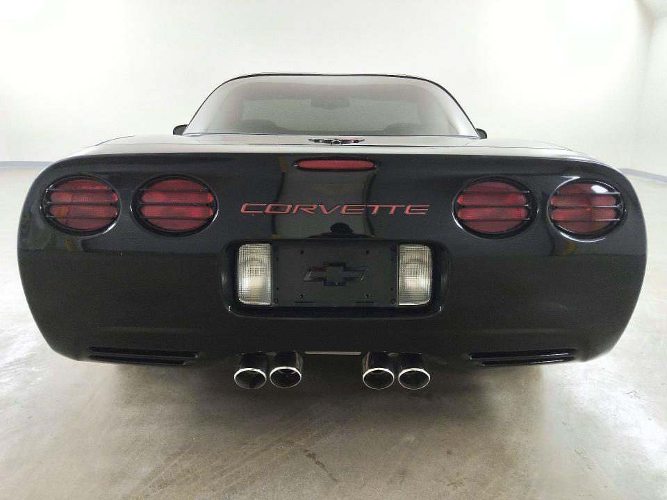 72562926 :رقم المزاد ، 1G1YY22GX45133576 vin ، 2004 Chevrolet Corvette مزاد بيع