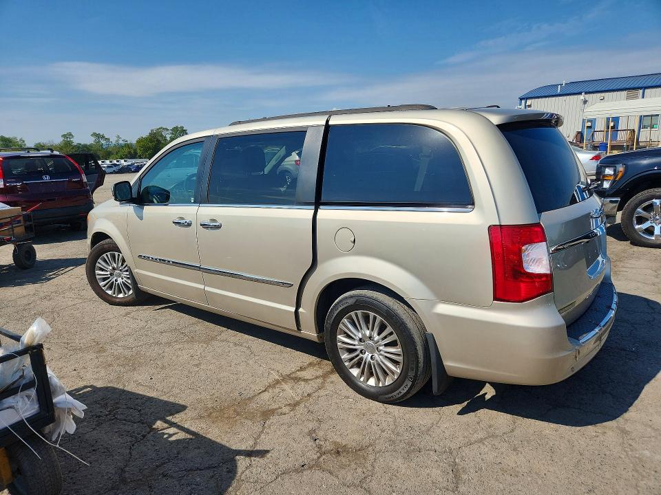 71427826 :رقم المزاد ، 2C4RC1CG3FR574345 vin ، 2015 Chrysler Town & Country مزاد بيع