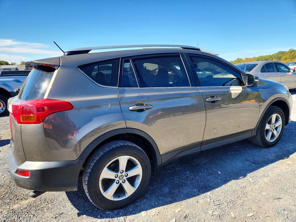 2015 Toyota Rav4 მანქანა იყიდება აუქციონზე, vin: JTMRFREV1FD157701, აუქციონის ნომერი: 73135966