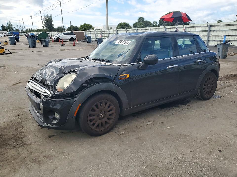 Auction sale of the 2015 Mini Cooper, vin: WMWXS5C52FT828004, lot number: 73105656
