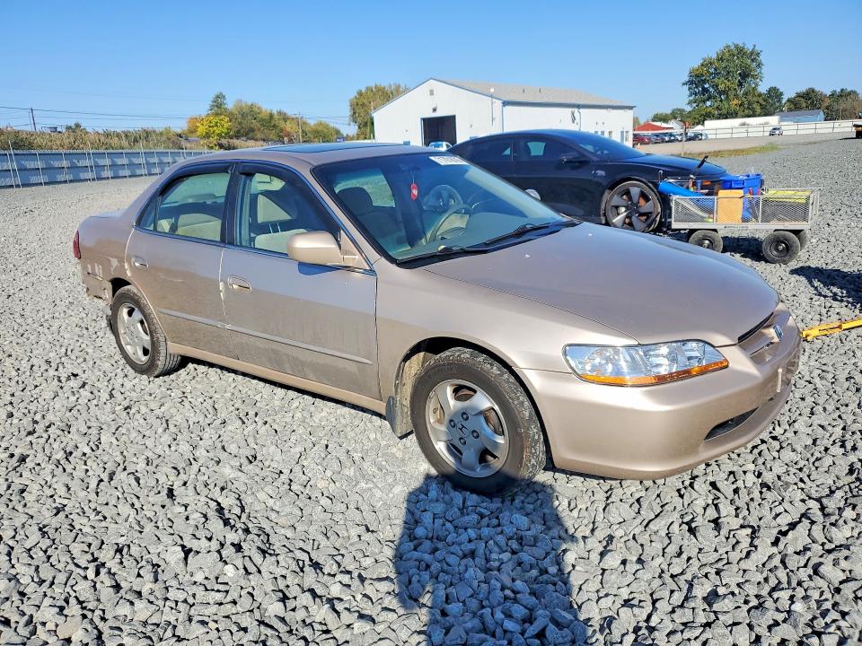 2000 Honda Accord მანქანა იყიდება აუქციონზე, vin: 1HGCG5657YA032444, აუქციონის ნომერი: 71791876