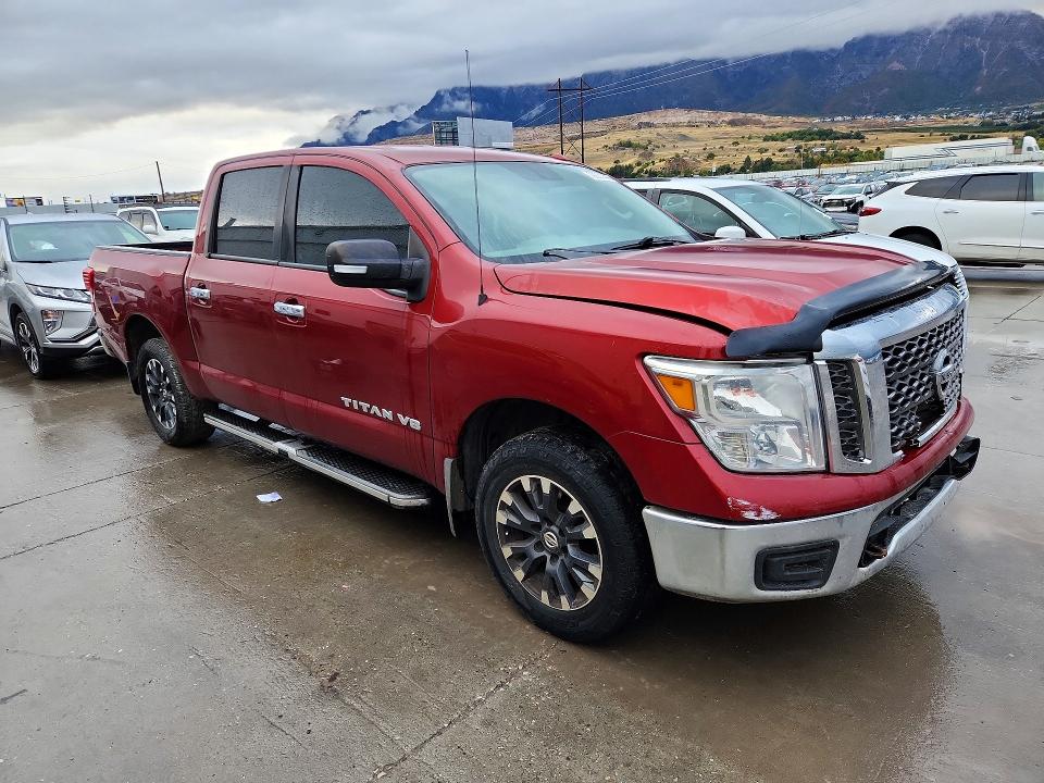 72631446 :رقم المزاد ، 1N6AA1EJ9JN526542 vin ، 2018 Nissan Titan مزاد بيع