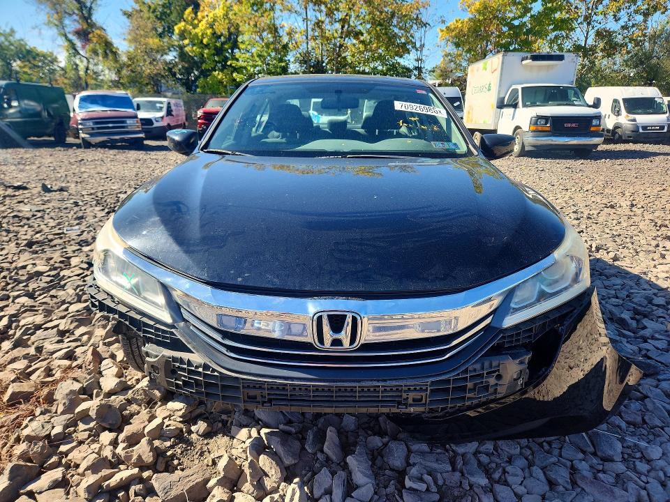 2017 Honda Accord მანქანა იყიდება აუქციონზე, vin: 1HGCR2F33HA068557, აუქციონის ნომერი: 70926986