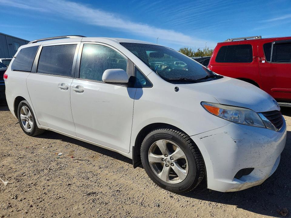 Продажа на аукционе авто 2014 Toyota Sienna, vin: 5TDKK3DC7ES502954, номер лота: 69413026