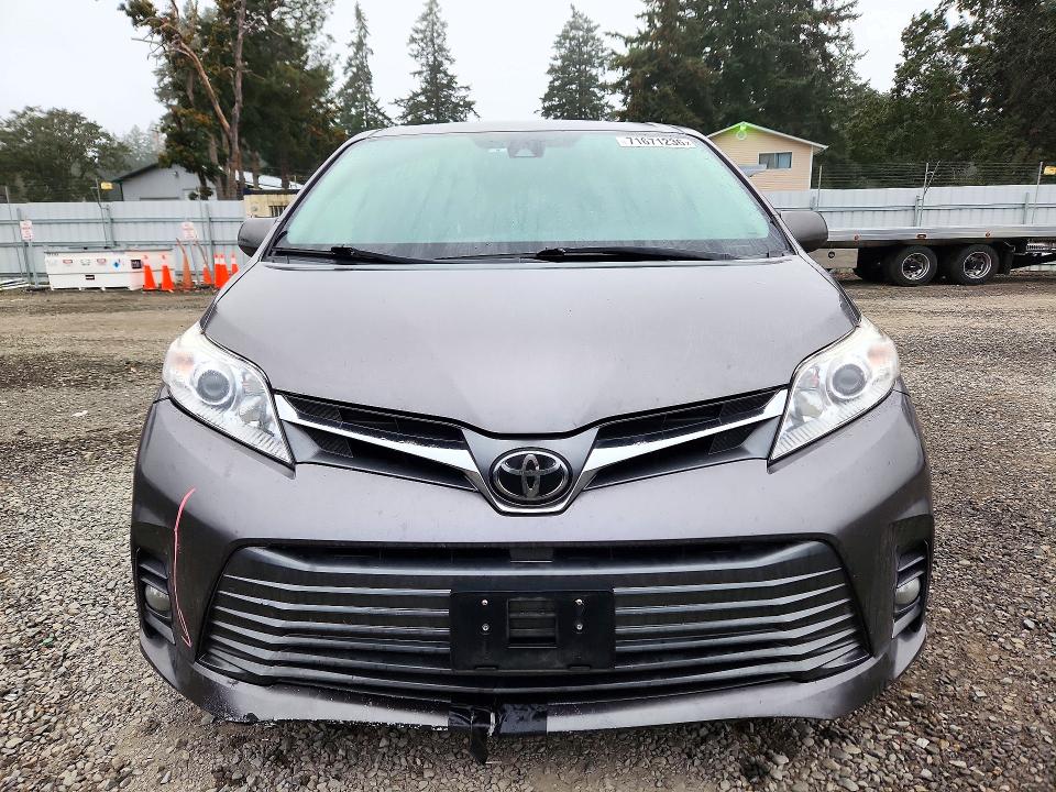 2018 Toyota Sienna მანქანა იყიდება აუქციონზე, vin: 5TDDZ3DCXJS196802, აუქციონის ნომერი: 71671236