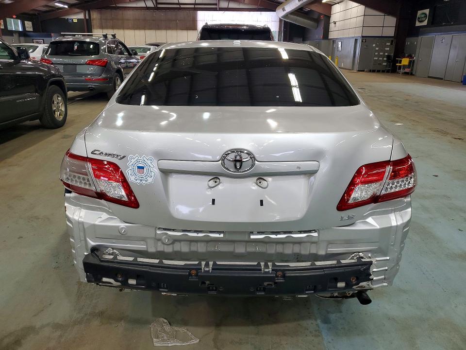 71422986 :رقم المزاد ، 4T1BF3EKXBU137974 vin ، 2011 Toyota Camry مزاد بيع
