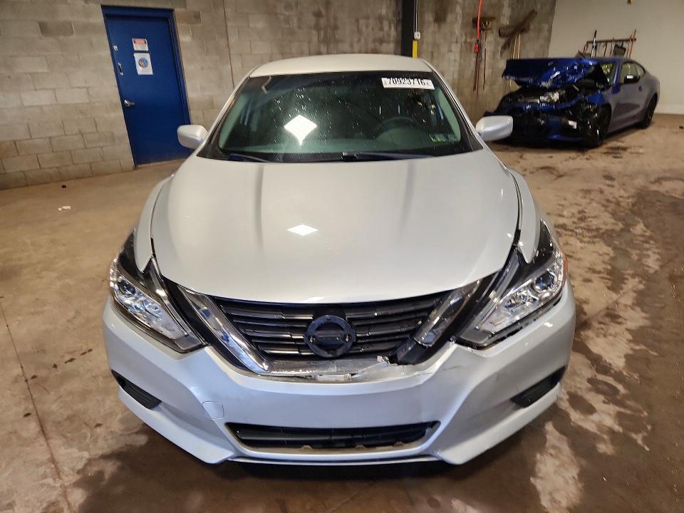 2018 Nissan Altima მანქანა იყიდება აუქციონზე, vin: 1N4AL3AP3JC160999, აუქციონის ნომერი: 70923716