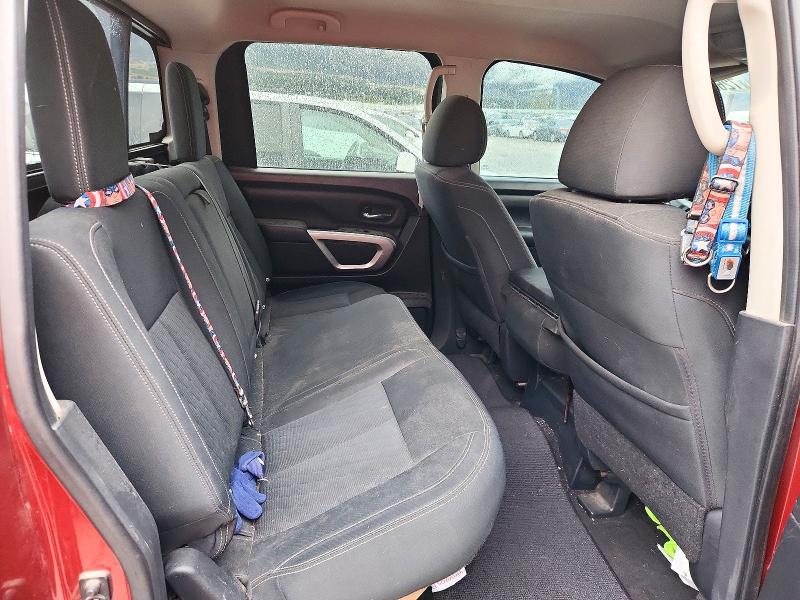 72631446 :رقم المزاد ، 1N6AA1EJ9JN526542 vin ، 2018 Nissan Titan مزاد بيع
